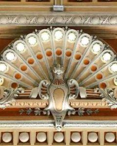 The influence of Islamic stucco in sculpture